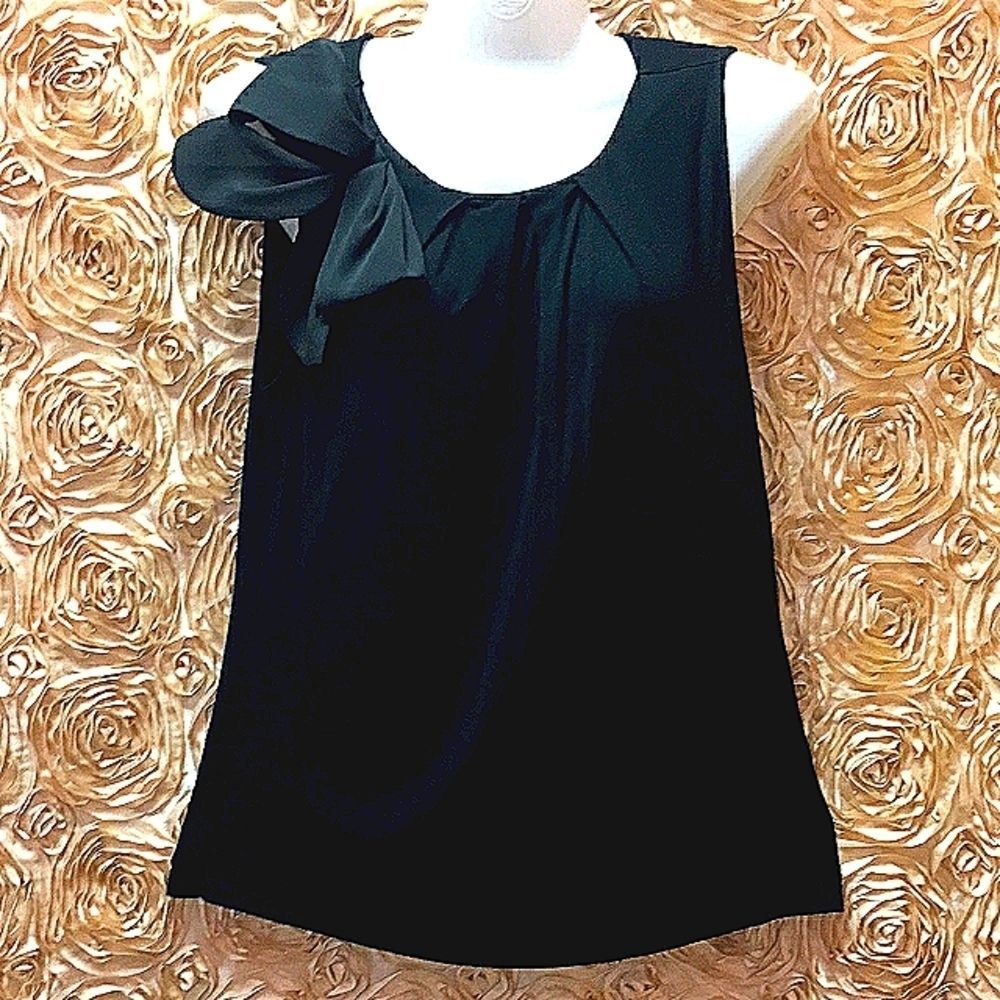 2/$40 🖤🤍 R&W Black Top Blouse With Bow